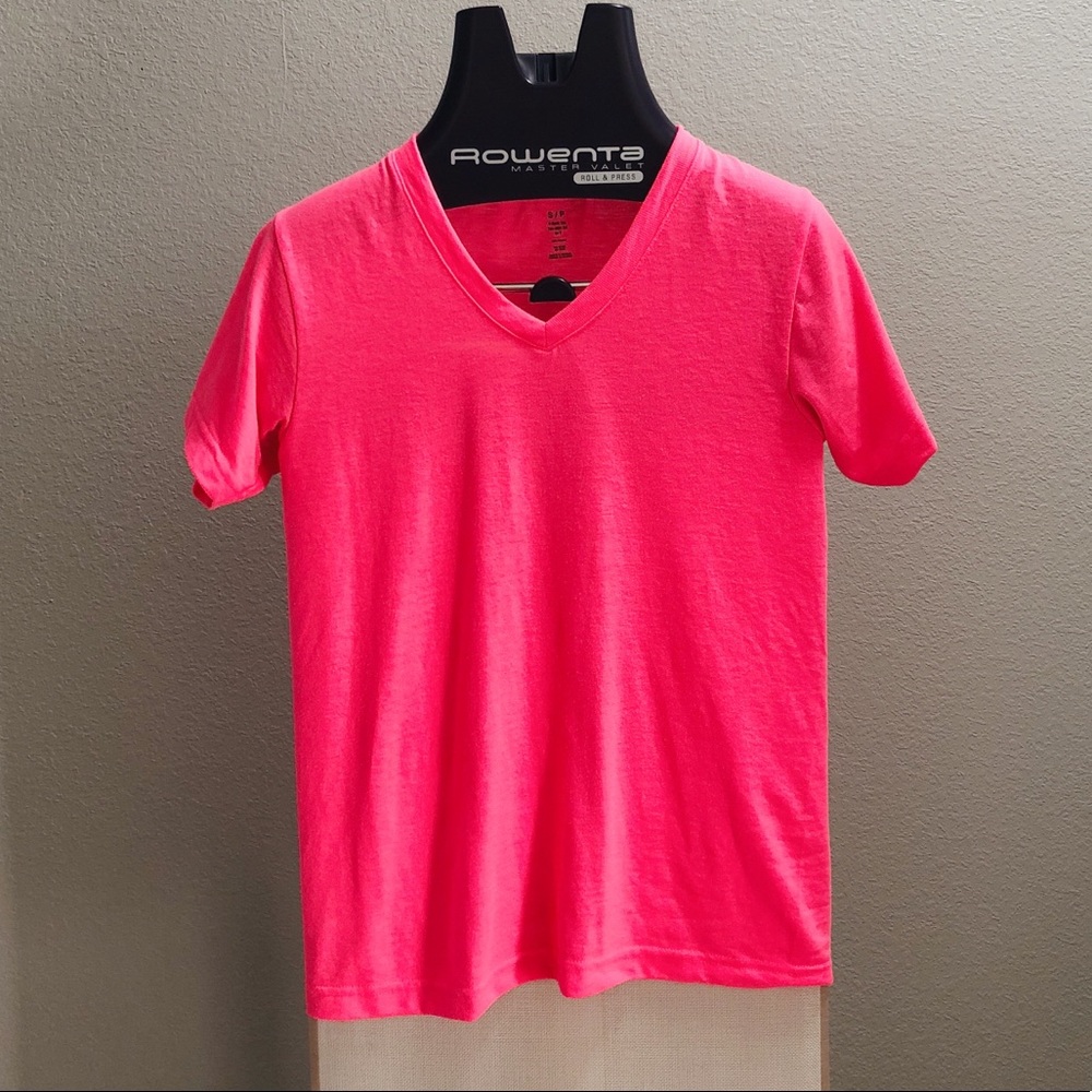 pink t-shirt